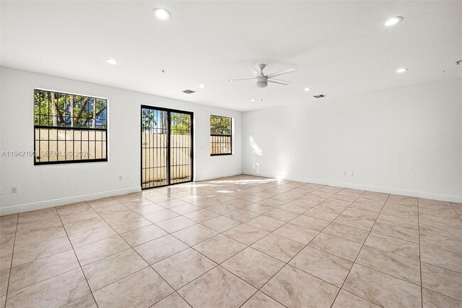 Building Photo - 1730 Thomas St