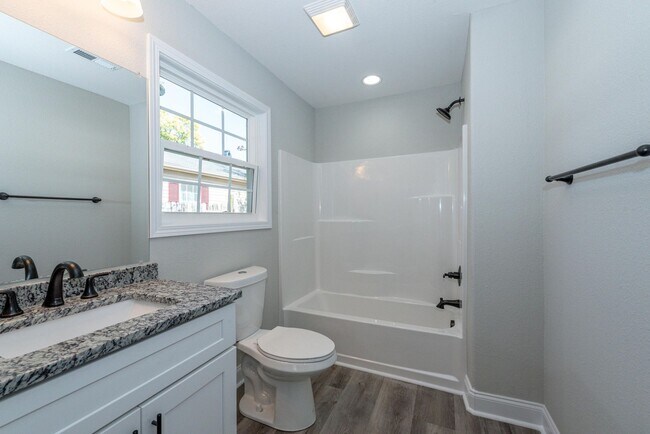 Building Photo - Maryville 37804 - Brand new 3 bedroom, 2 b...