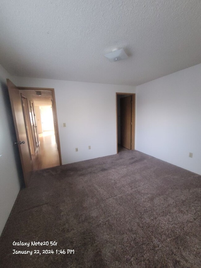 Building Photo - 2101 Poplar Dr