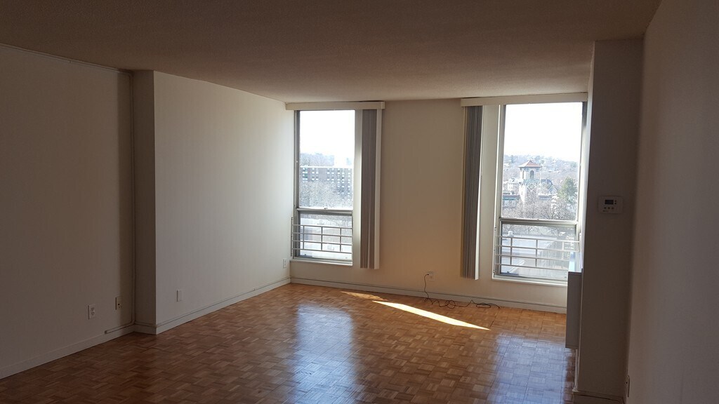 Building Photo - 99 Pond Ave