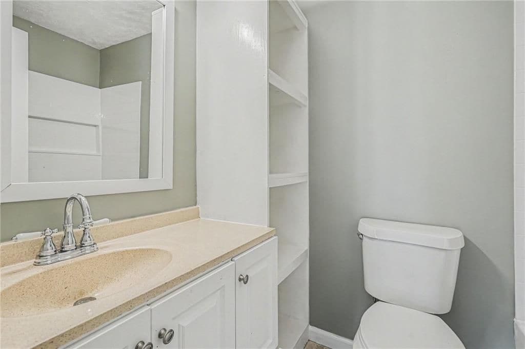 Building Photo - 2805 Northeast Expy