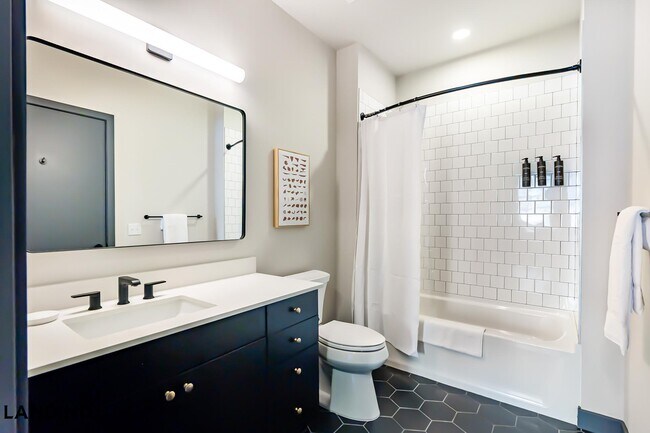 Building Photo - 55 Elm St