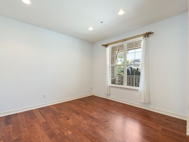 Building Photo - 5250 Coleridge Ct