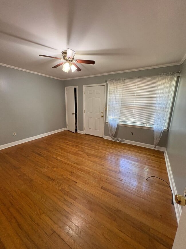 Building Photo - Great Location in Greenville 3 Bedroom 1.5 Bath  Minutes from Augusta Road and Downtown!!