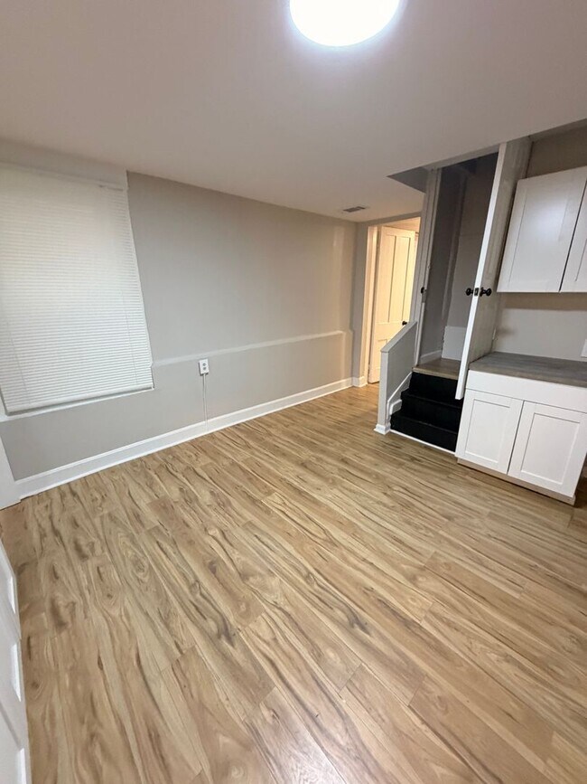 Building Photo - Gorgeous Updated 3 bedroom house!