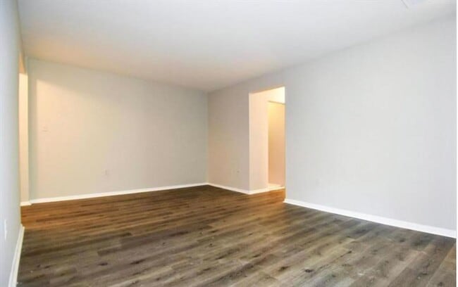 Building Photo - Well-Appointed 2 Bed 1 Bath Condo In Vibra...