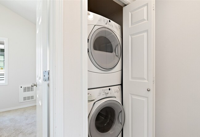 Building Photo - Wonderful 3 bed Townhome w/garage in Northgate! AVAILABLE 10/7/2026!