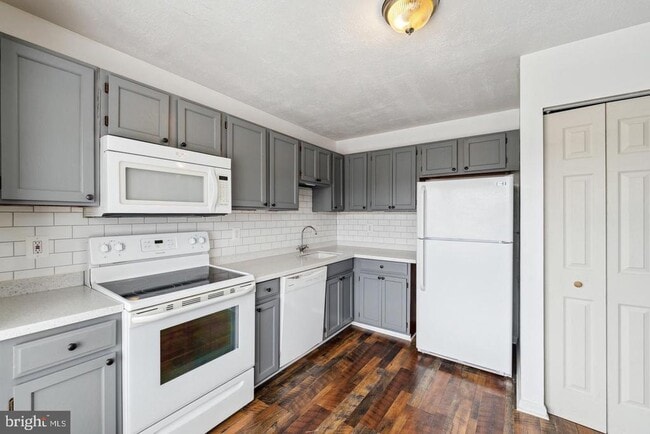 Building Photo - 16250 Taconic Cir