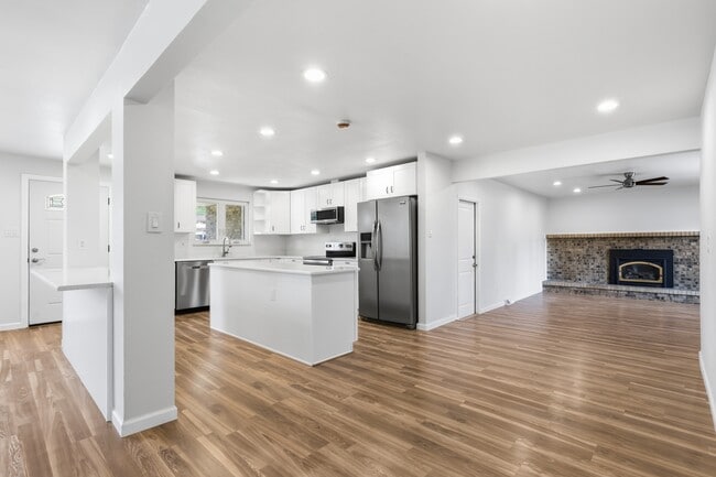Building Photo - 122 Helena Cir
