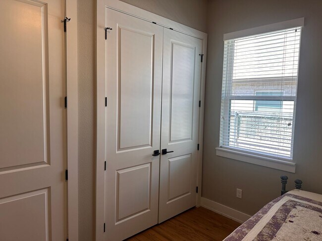 Building Photo - LAKE FRONT PROPERTY!  4/3/2; FULLY  FURNISHED