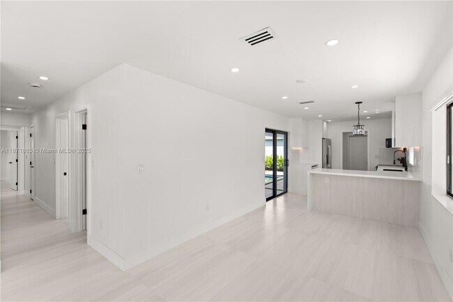 Building Photo - 6010 SW 108th Pl