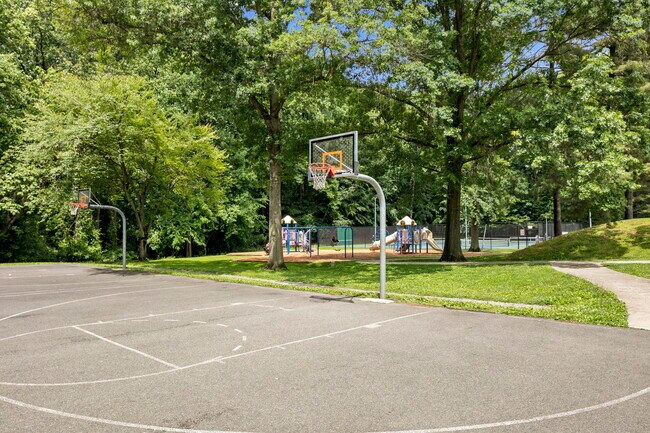 Building Photo - 6916 Seven Locks Rd