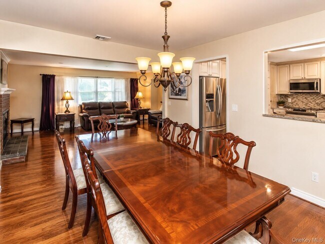 Building Photo - 10 Roe Cir
