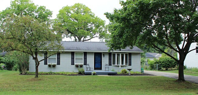 Building Photo - 375 Hauxwell Dr