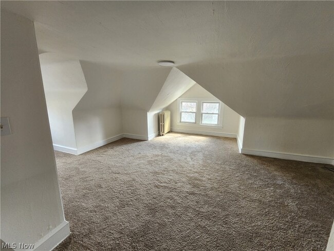 Building Photo - 2060 Rossmoor Rd