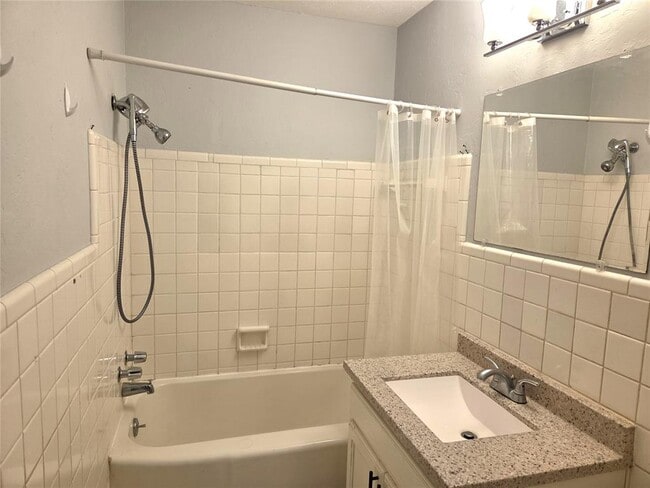 Building Photo - 4701 N Independence Ave