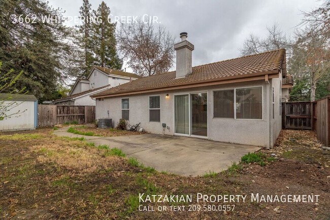 Building Photo - Charming Single Story 3 Bedroom 2 Bath Hou...