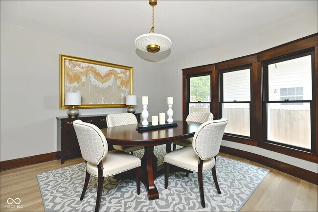 Building Photo - 852 N Rural St