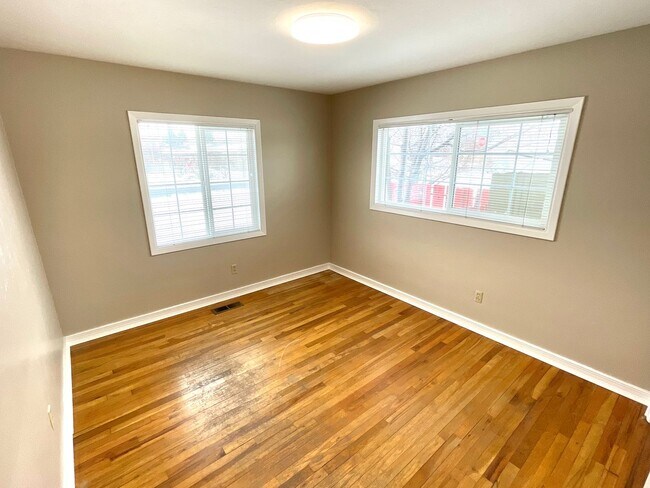 Building Photo - Three bedroom, Two bath House