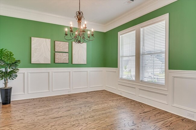 Building Photo - 3067 Rosewood Dr