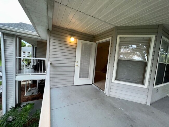 Building Photo - 2585 Grassy Point Dr