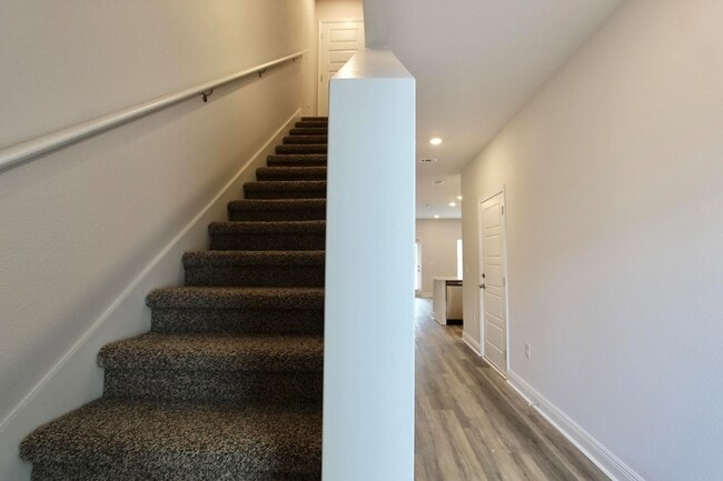 Building Photo - 323 Callie Dr