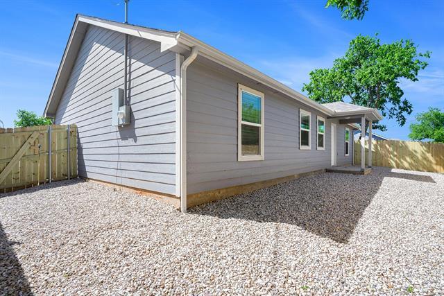 Building Photo - 417 S Cleburne Whitney Rd