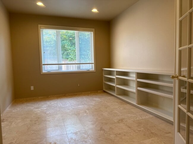 Building Photo - Exceptional 3 Bed, 2.5 bath in Sammamish w...