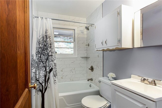 Building Photo - 4061 Lower Roswell Rd