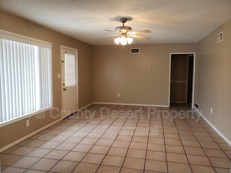 Building Photo - 69844 Pomegranate Ln