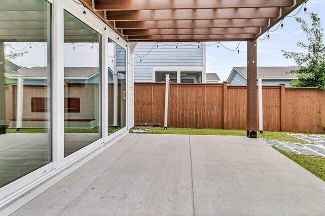 Building Photo - 396 Ripple Park Dr