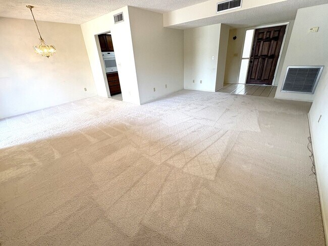 Building Photo - 9061 E Palms Park Dr