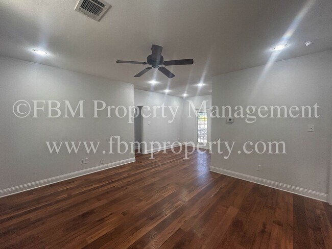 Building Photo - 1203 N Clay St