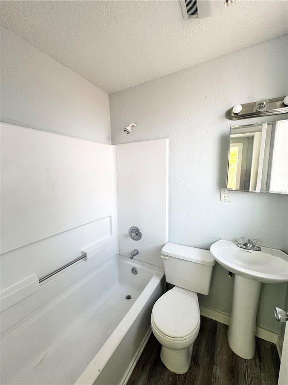 Building Photo - 704 Cordova Dr