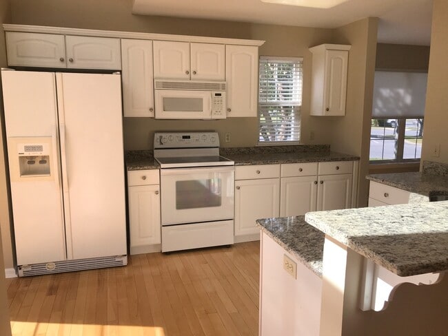Building Photo - 4490 Apple Blossom Dr