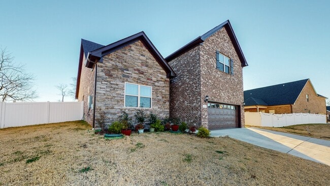 Building Photo - 317 Edgefield Ct