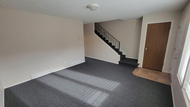Building Photo - 704 S Orch Dr