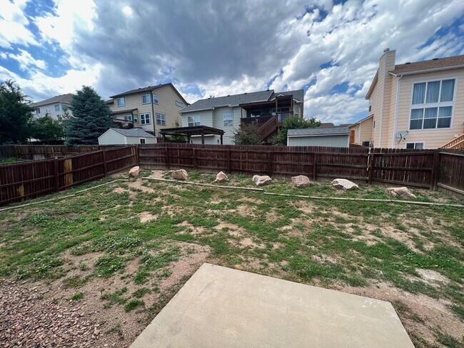 Building Photo - Beautiful 4 bedroom ranch style home avail...