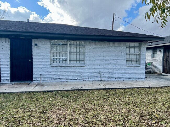 Building Photo - 5136 Mallow St