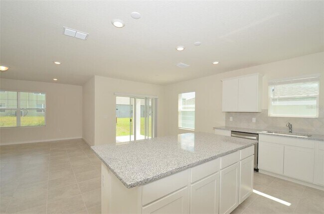 Building Photo - 1647 Aspen Ave