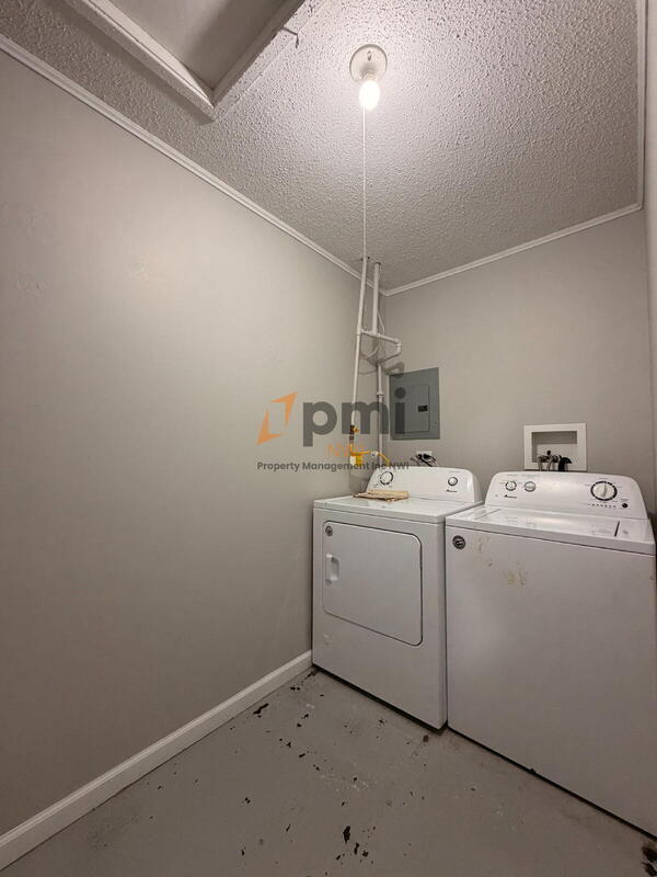 Building Photo - 5700 E 10th Ave