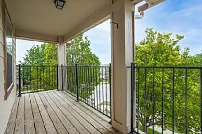 Building Photo - 114 Feathergrass Dr
