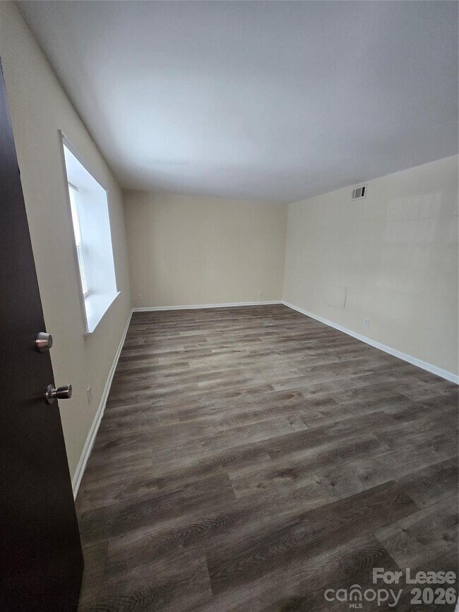 Building Photo - 5808 Hunting Ridge Ln