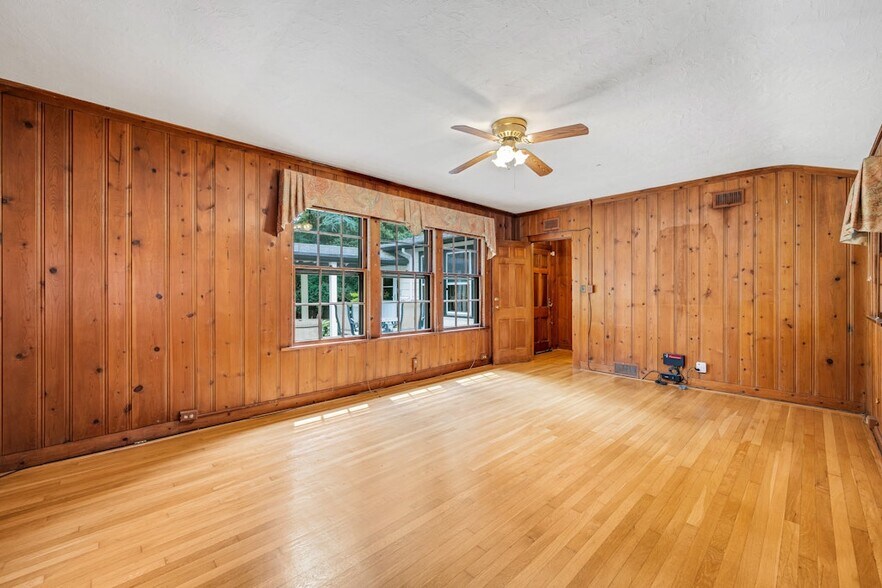 Bedroom - 82 Winsor Pl