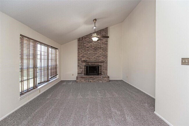 Building Photo - 25518 Chapel Ridge Ln