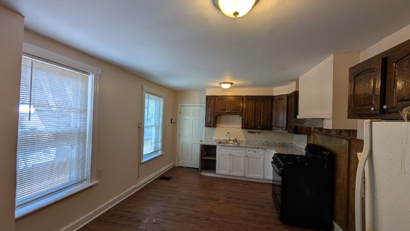 Building Photo - 376 Cherry St