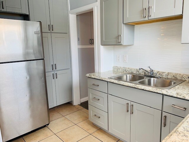 Kitchen - 5960 W 86th Pl