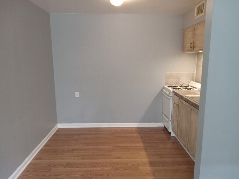 Building Photo - 2524 Telegraph Rd