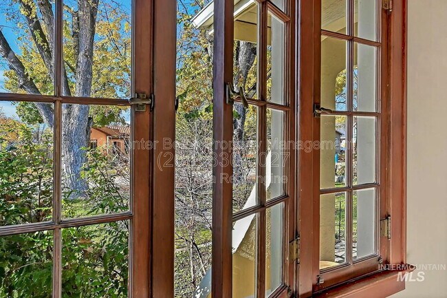 Building Photo - 1512 S Grant Ave