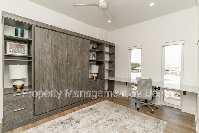 Building Photo - 400 SW 7th St